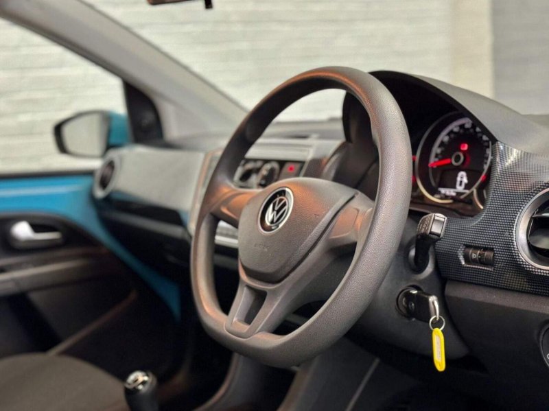 VOLKSWAGEN UP