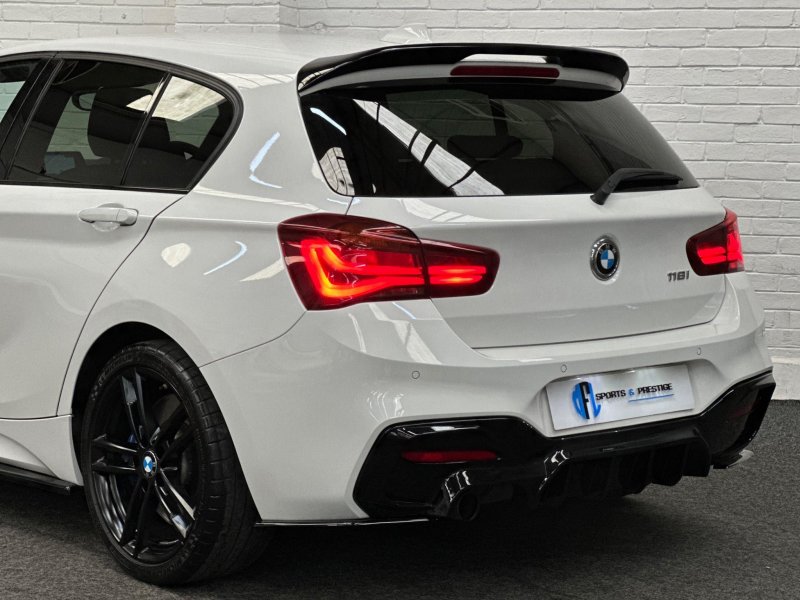 BMW 1 SERIES