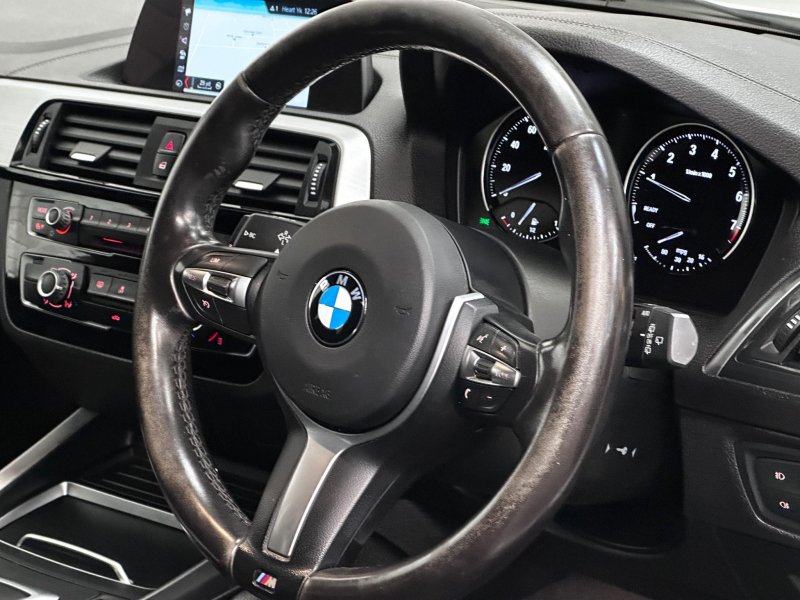 BMW 1 SERIES