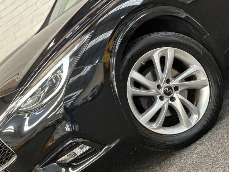 INFINITI Q30
