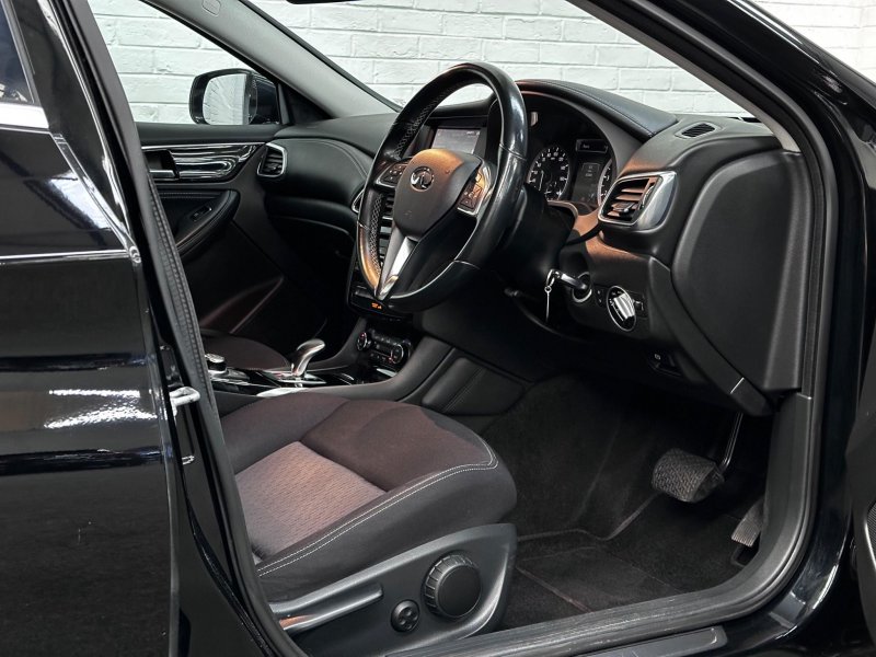 INFINITI Q30