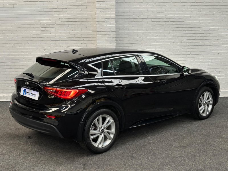 INFINITI Q30