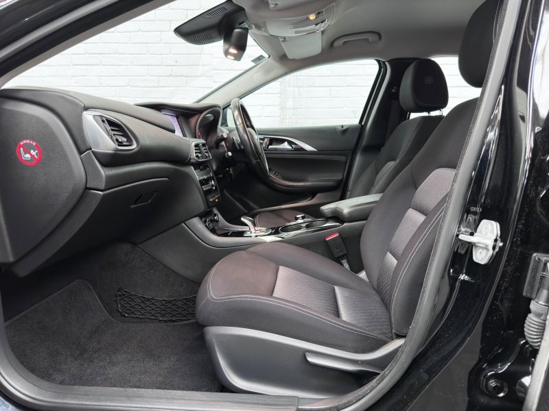 INFINITI Q30
