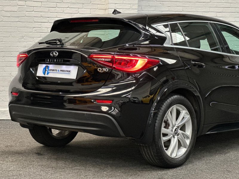 INFINITI Q30
