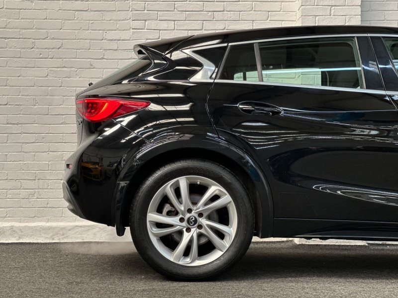 INFINITI Q30