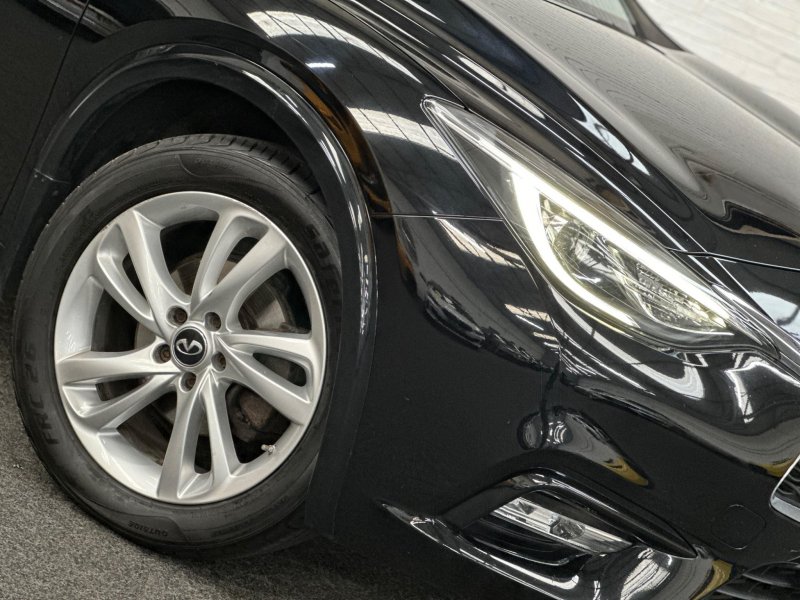 INFINITI Q30