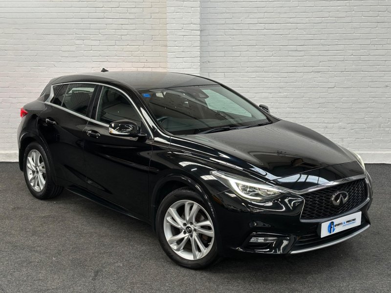 INFINITI Q30