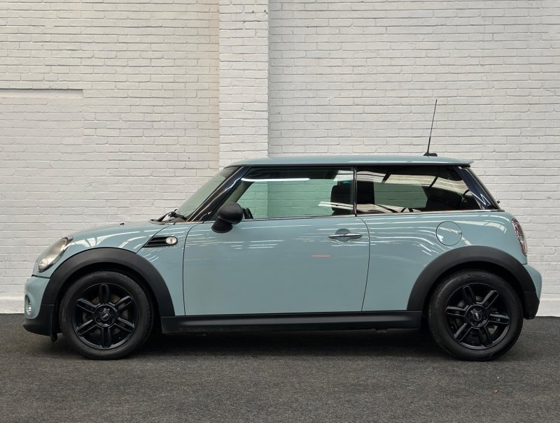 MINI HATCH