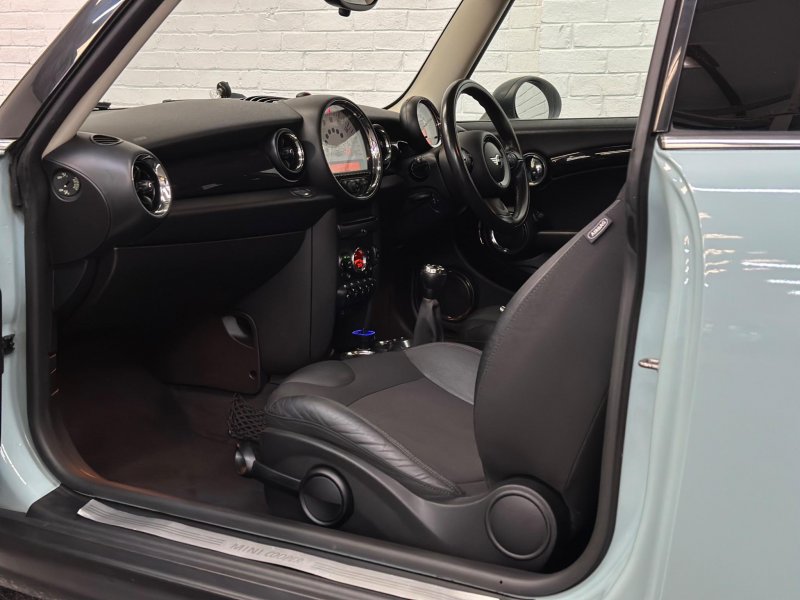 MINI HATCH