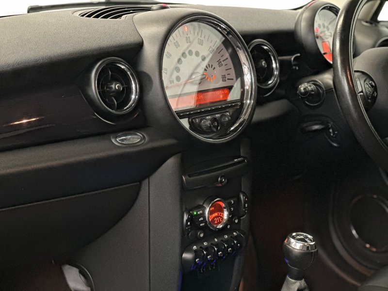 MINI HATCH