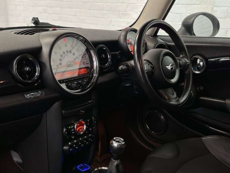 MINI HATCH