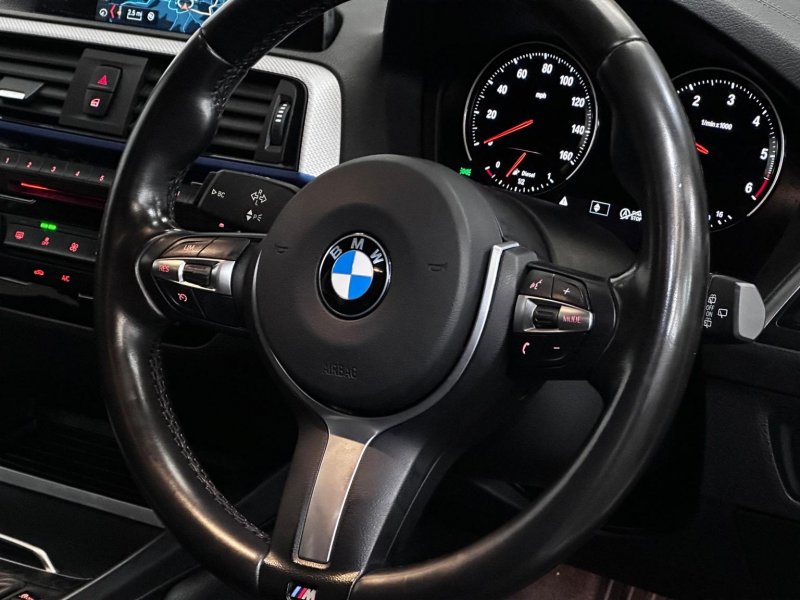 BMW 1 SERIES