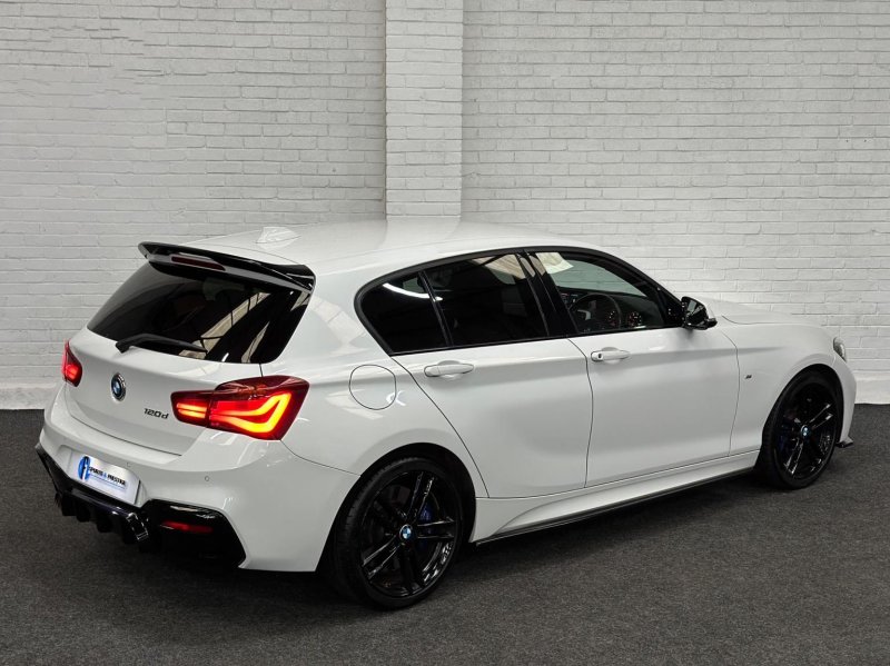 BMW 1 SERIES