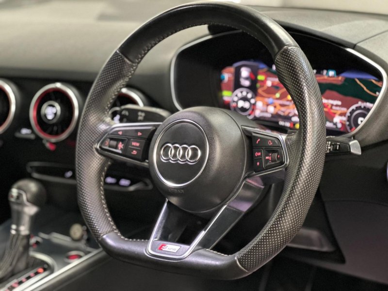 AUDI TT
