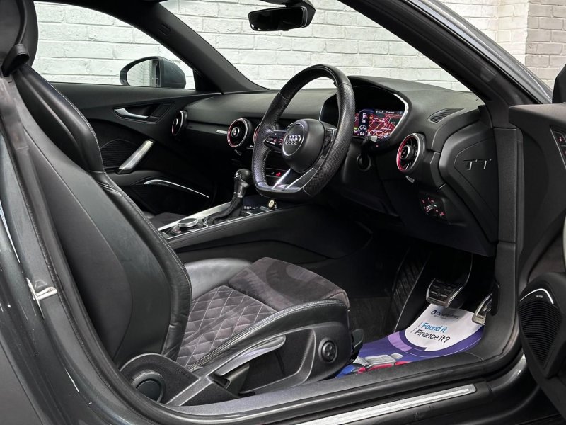 AUDI TT