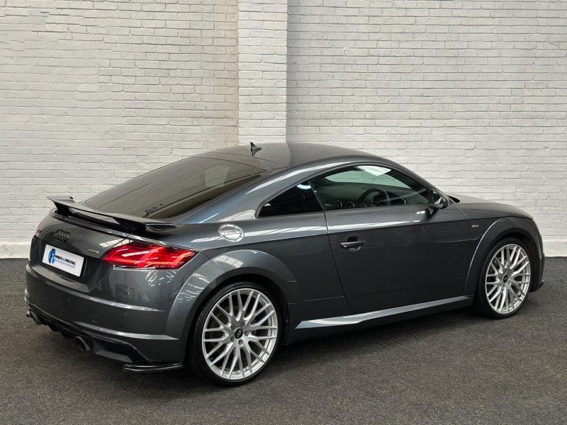 AUDI TT