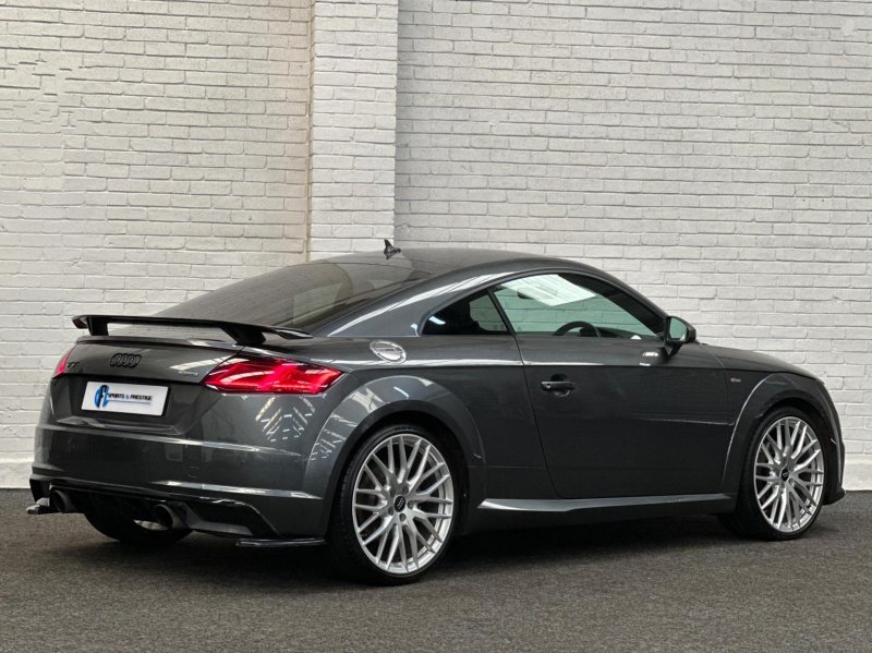 AUDI TT