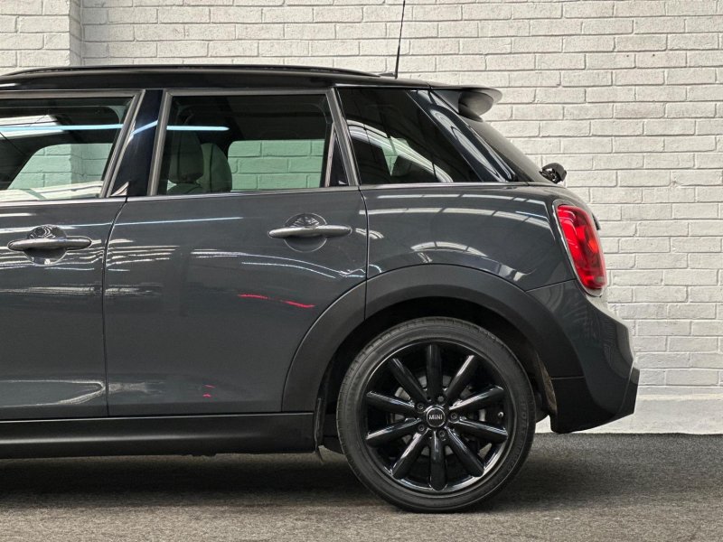 MINI HATCH