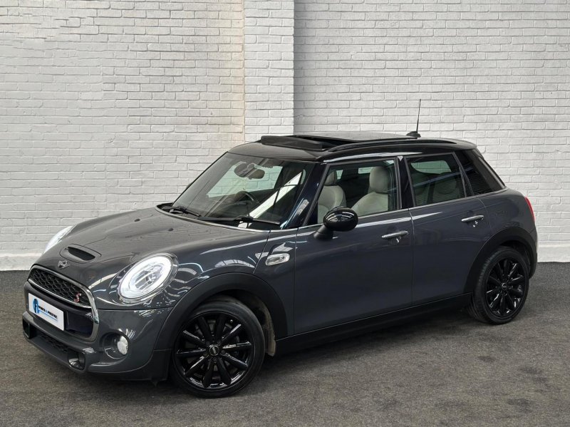 MINI HATCH