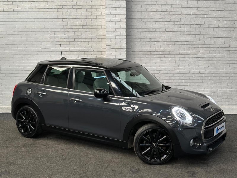 MINI HATCH