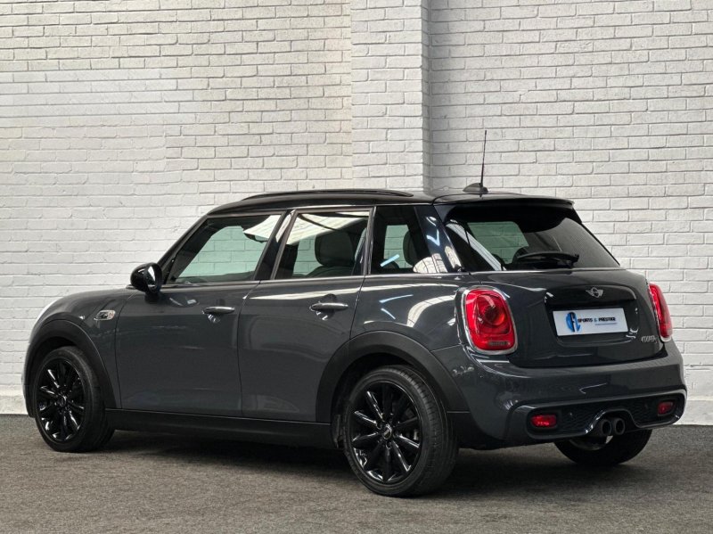 MINI HATCH