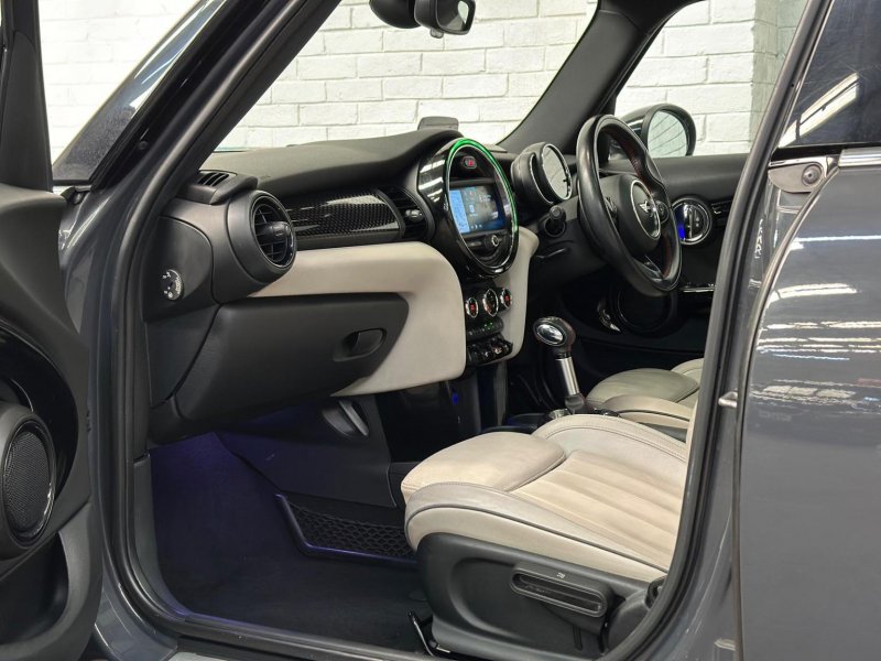 MINI HATCH