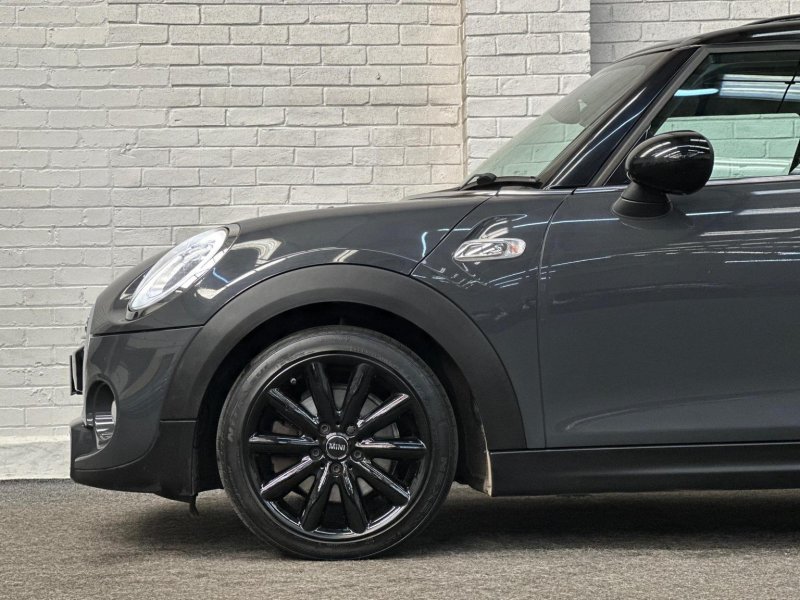 MINI HATCH