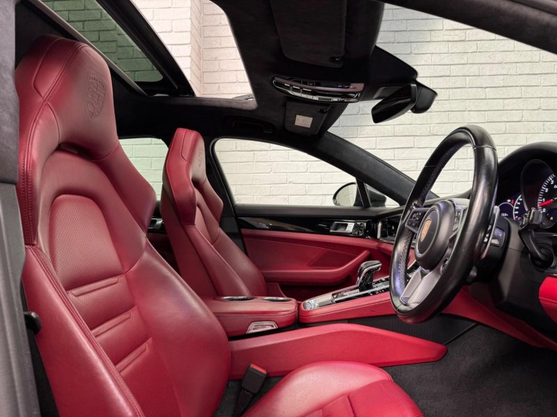 PORSCHE PANAMERA