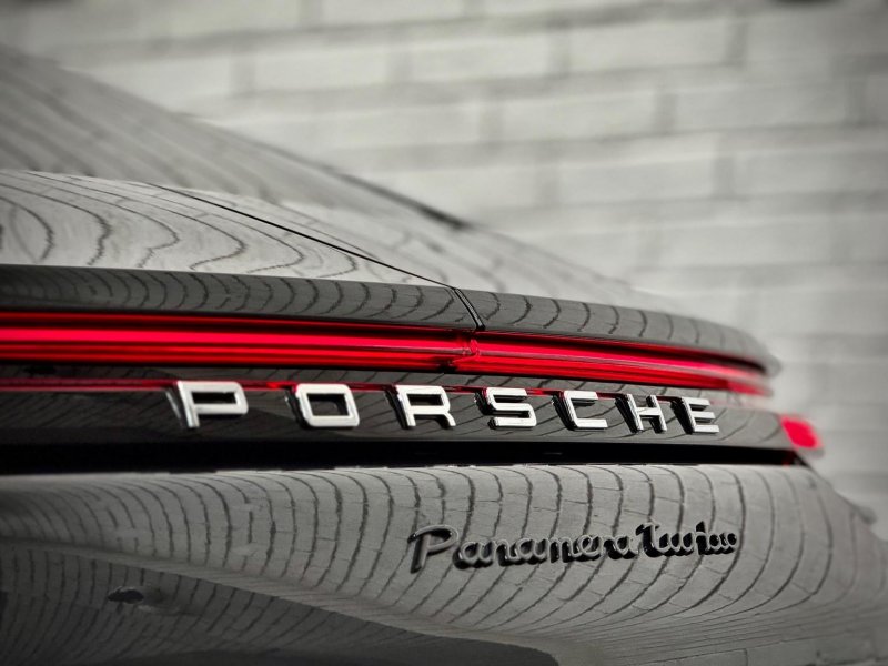 PORSCHE PANAMERA