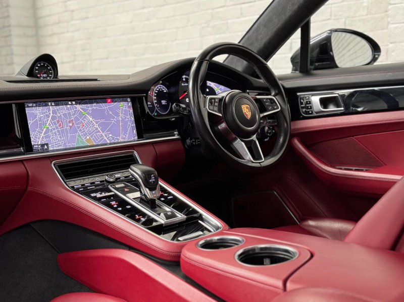 PORSCHE PANAMERA