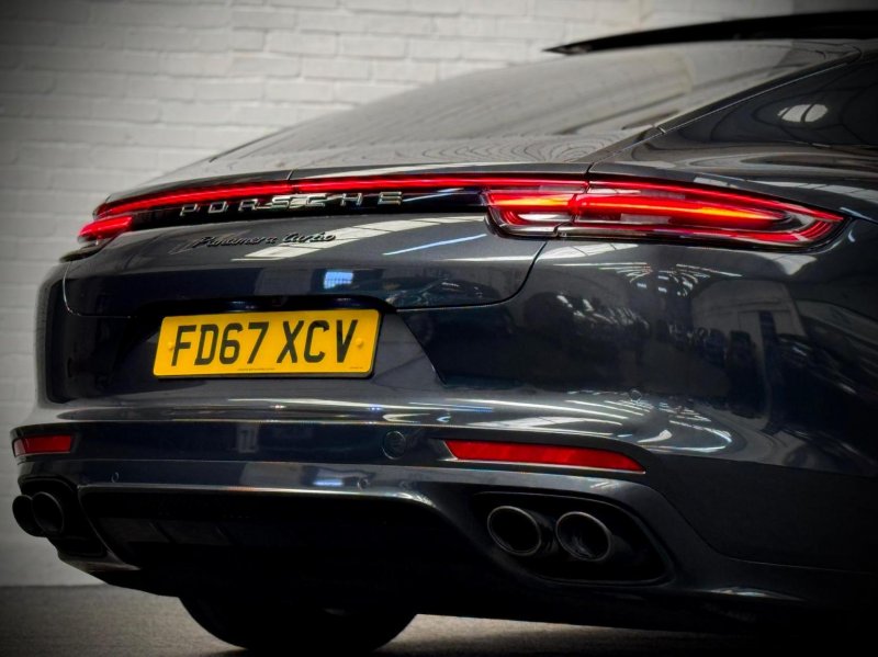 PORSCHE PANAMERA