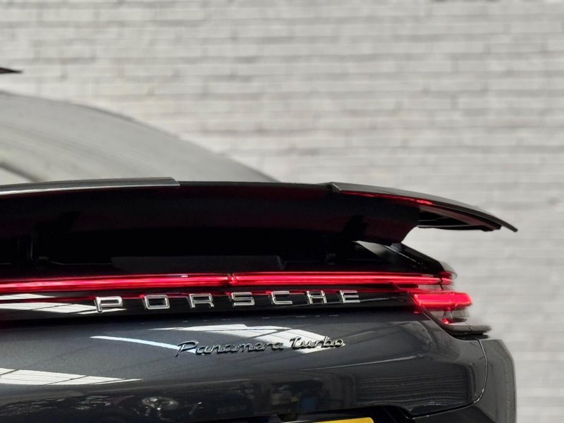 PORSCHE PANAMERA