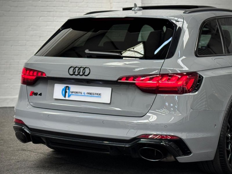 AUDI RS4