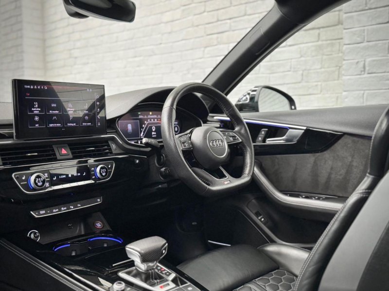 AUDI RS4
