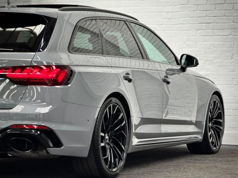 AUDI RS4