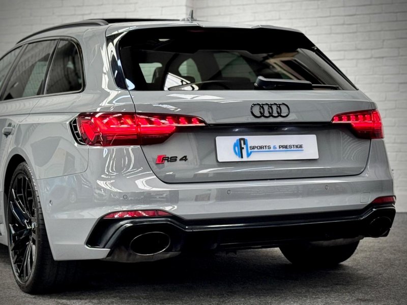 AUDI RS4