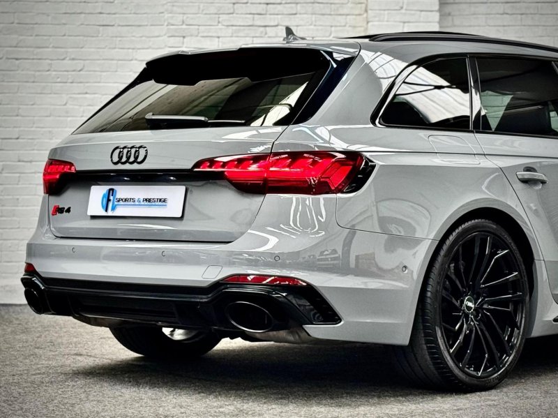 AUDI RS4