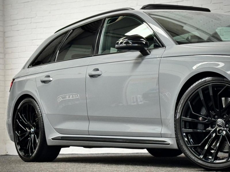 AUDI RS4