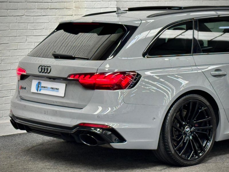 AUDI RS4