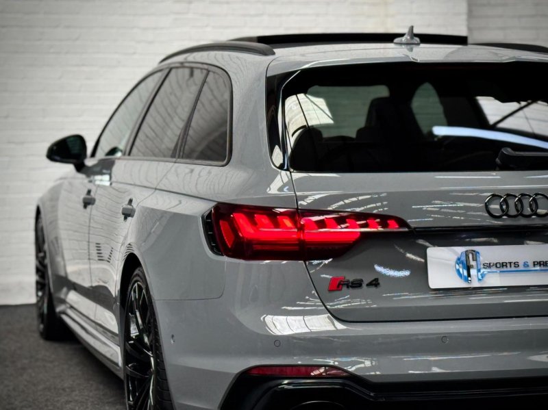 AUDI RS4
