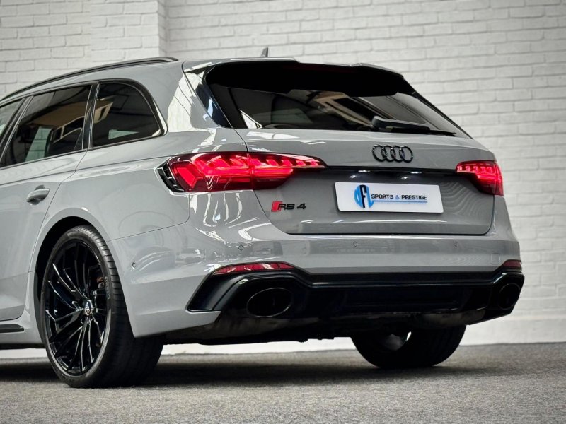AUDI RS4