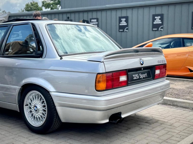 BMW 3 SERIES