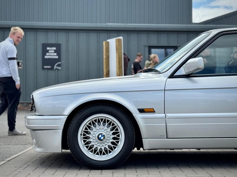 BMW 3 SERIES