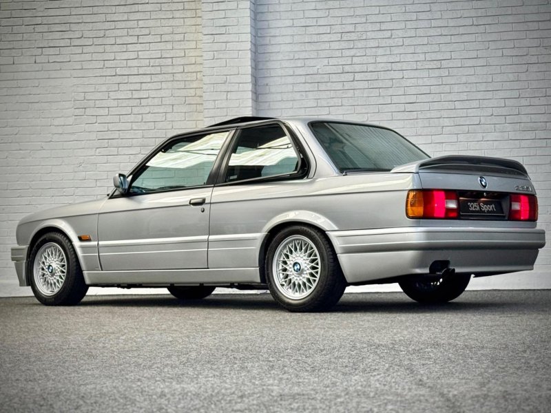 BMW 3 SERIES