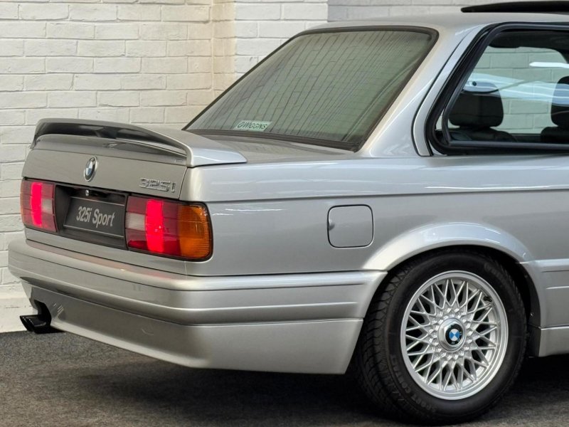 BMW 3 SERIES