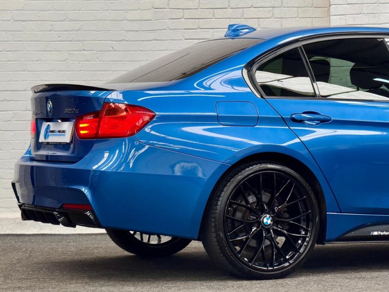 BMW 3 SERIES