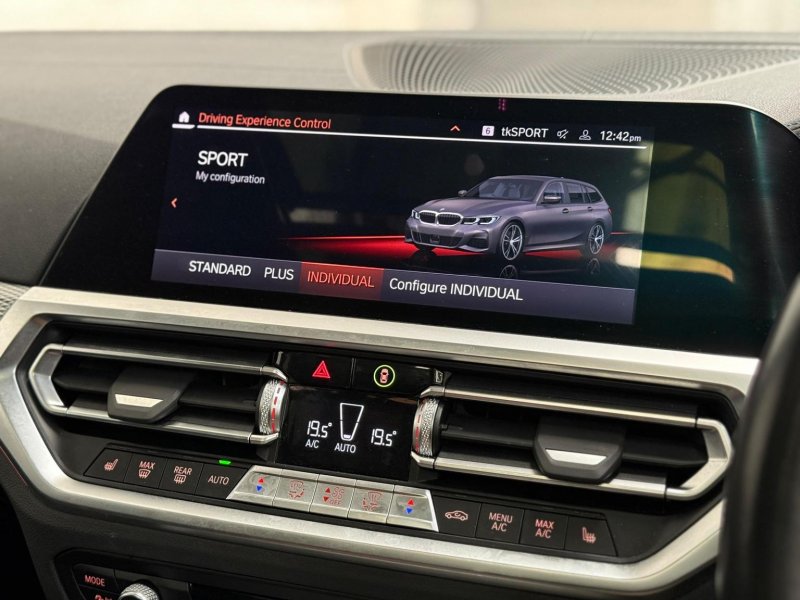 BMW 3 SERIES